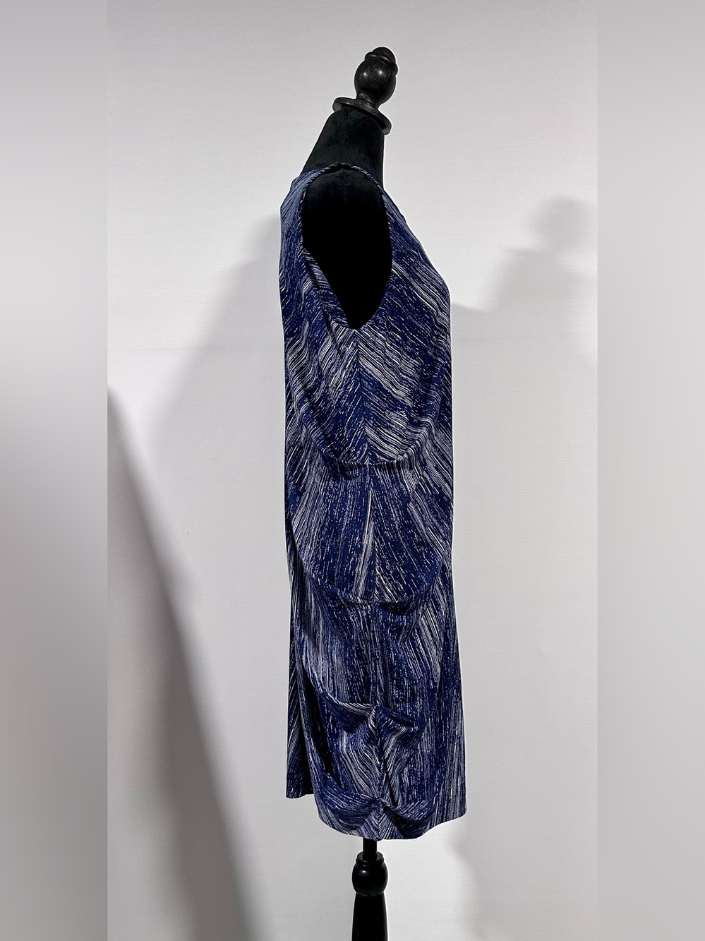 Vivienne Tam Navy and White Abstract Brushstroke Sleeveless Dress - Picture 4 of 7